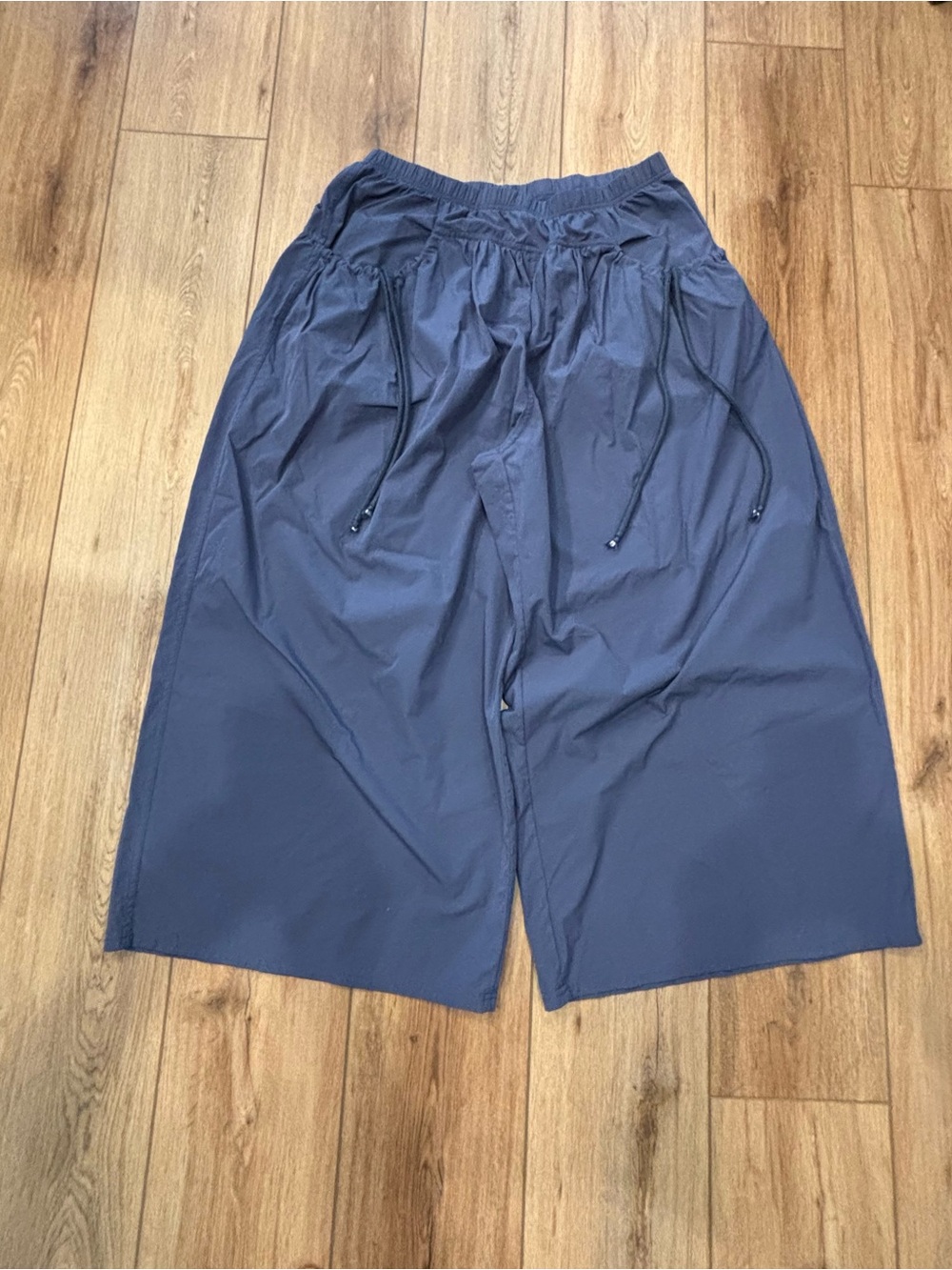 Wide-Leg Drawstring Crop Pants — Navy